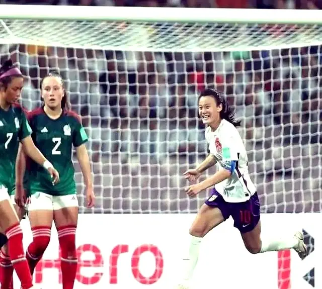 不仅是为了, 在对抗中, 她们拼搏的 不仅是为了, 在对抗中, 她们拼搏的