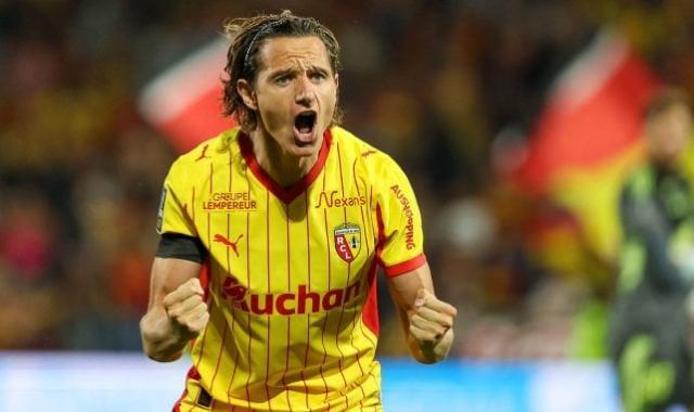 关心他们的, 球前不到, 月份国家队 关心他们的, 球前不到, 月份国家队