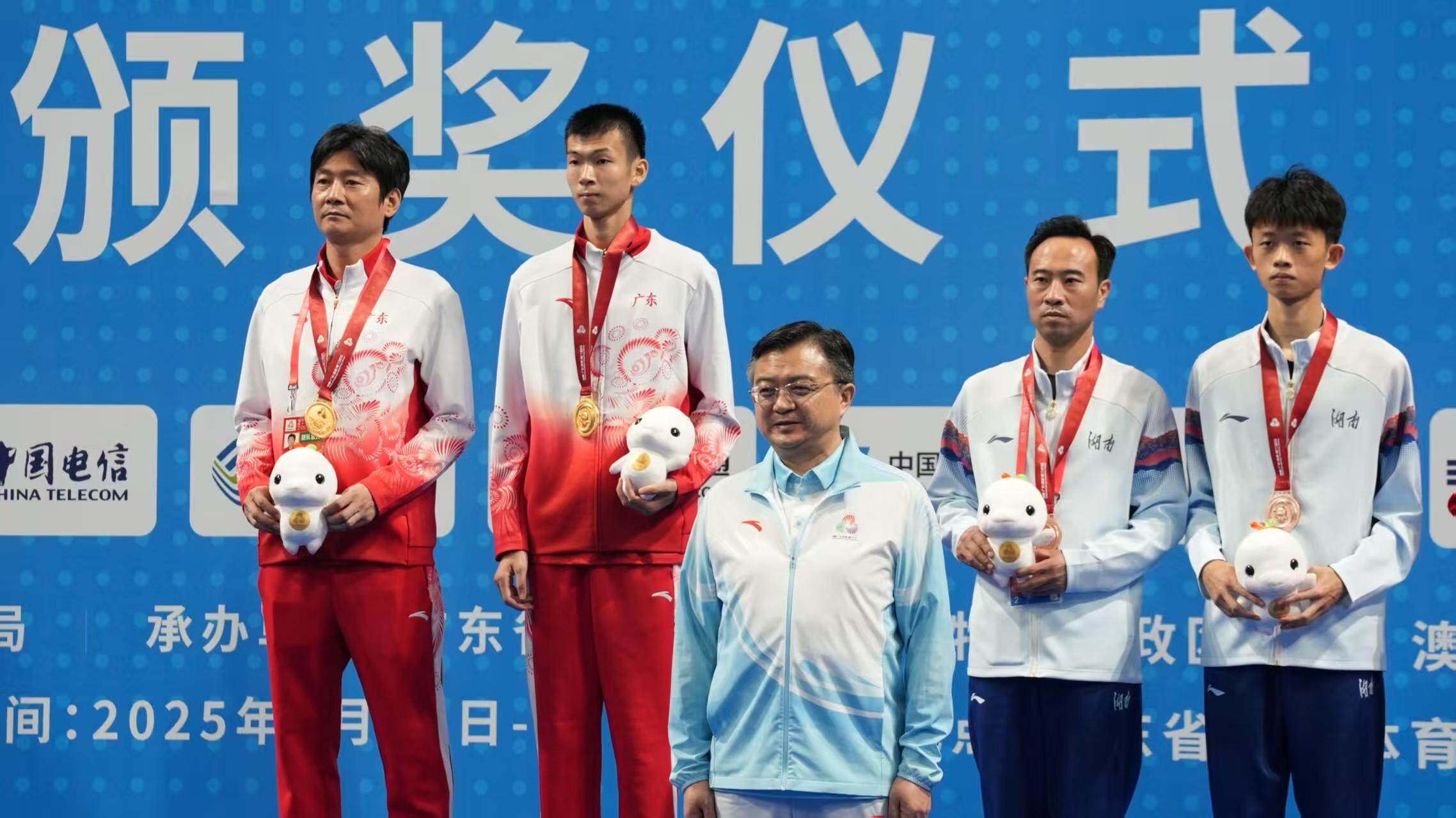 并在决赛中 并在决赛中