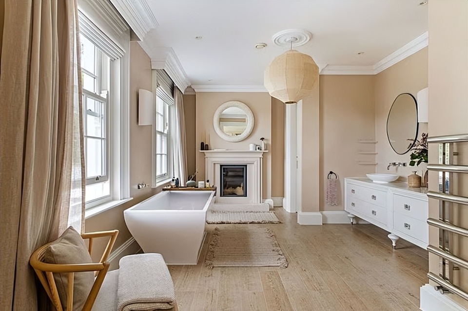 更具尊贵感, US 更具尊贵感, US